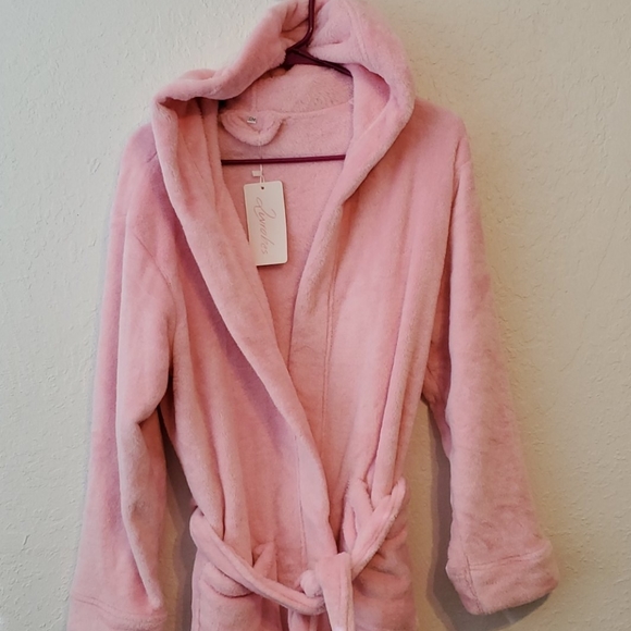luvrobes Other - Nwt Luvrobes hooded pink robe